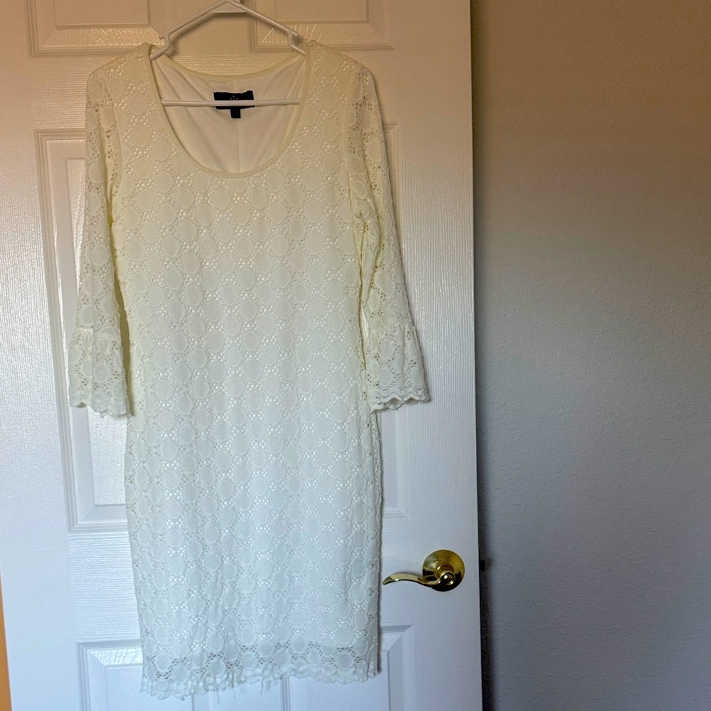 Ronni Nicole Cream Lace Shift Dress with Scalloped Hem